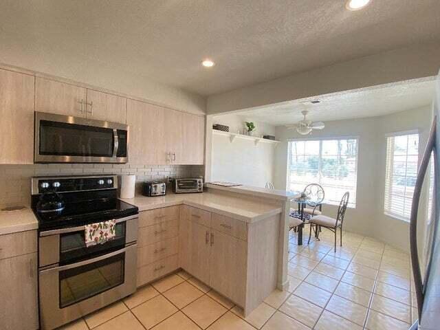 432 Desert Falls Dr N