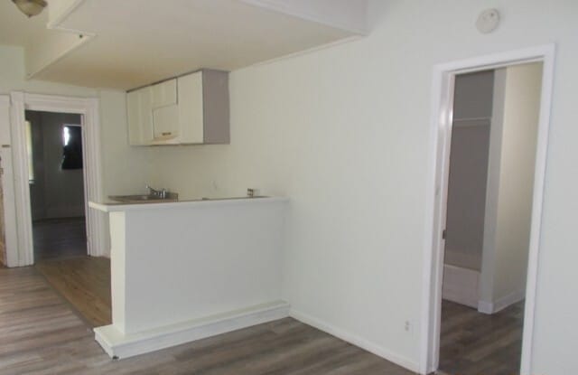 Building Photo - 58 Thorn St Rental