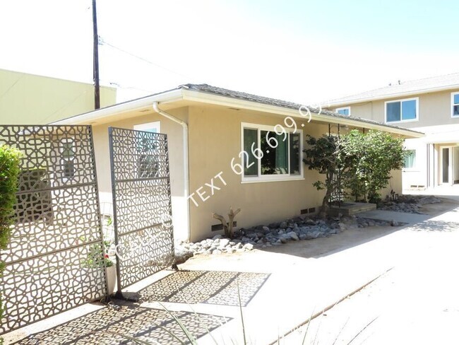 Building Photo - Cozy 2 bedroom 1 Bath Pasadena House