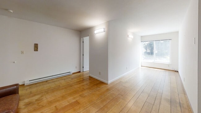 Photo - 2546 Warring St.