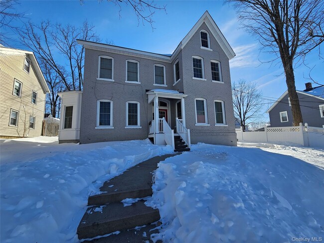 Building Photo - 139 W Main St