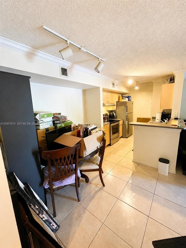 Photo - 2457 Centergate Dr Unidad 203