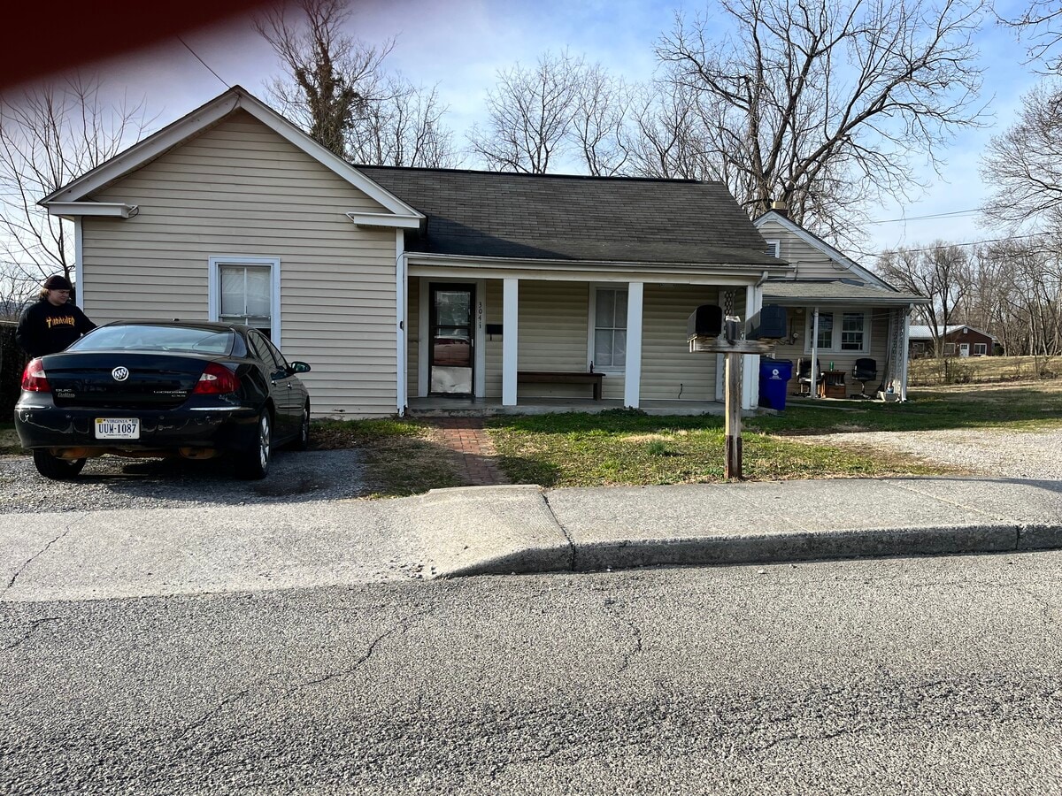 Photo - 304 Giles Rd