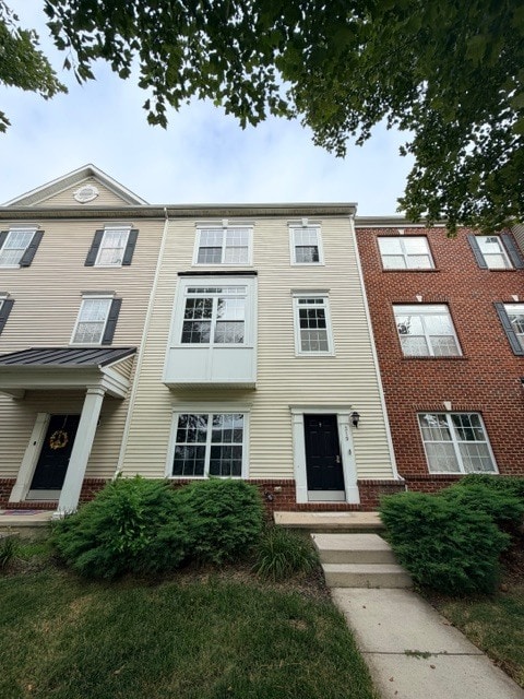 Photo - 319 S Parkway Dr
