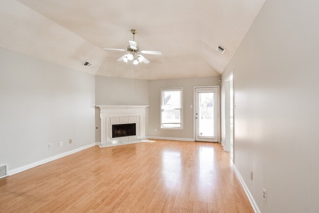 Photo - 4560 Wood Fox Cove