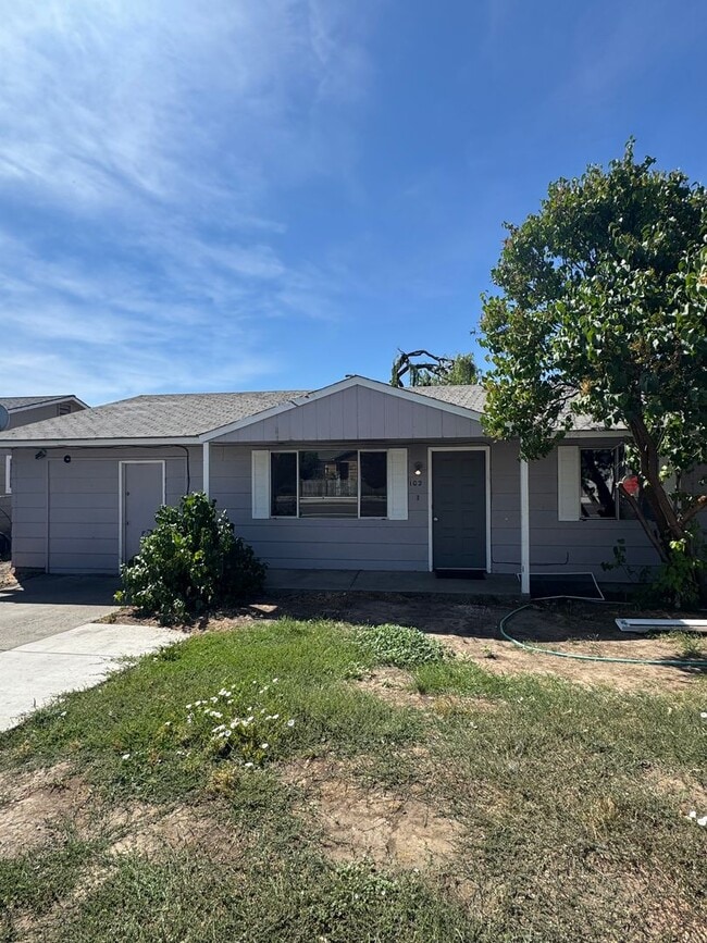Building Photo - PET FRIENDLY 4 Bedroom 2 Bath Rental