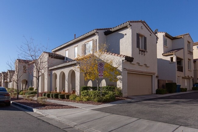 Building Photo - Beautiful 2000+sf home near Downtown Summerlin