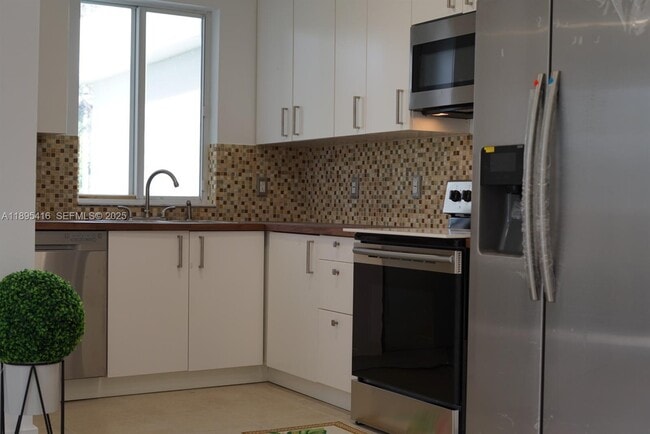 Photo - 1450 NE 147th St