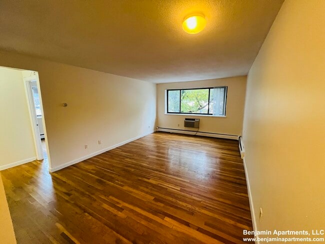 Building Photo - 122 Dustin St Unit 16