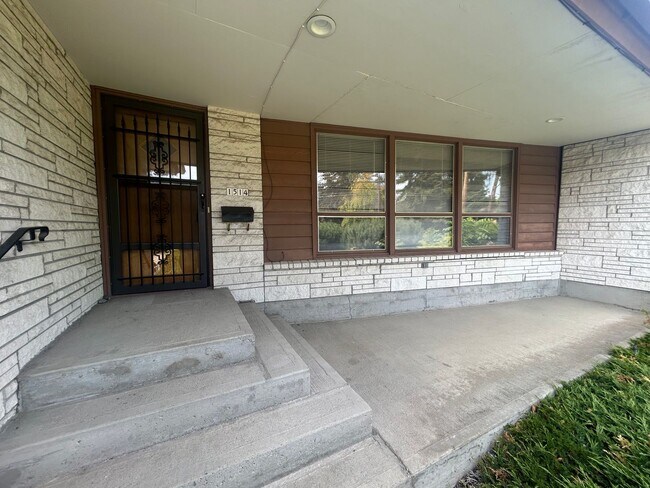 1512-1514 South Division Street