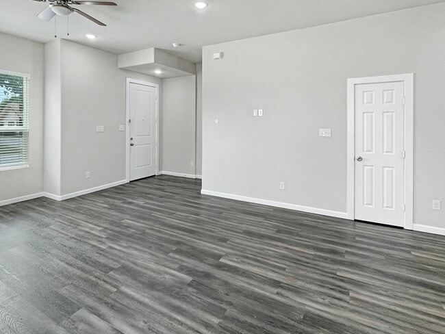 Photo - 3215 Chenault St