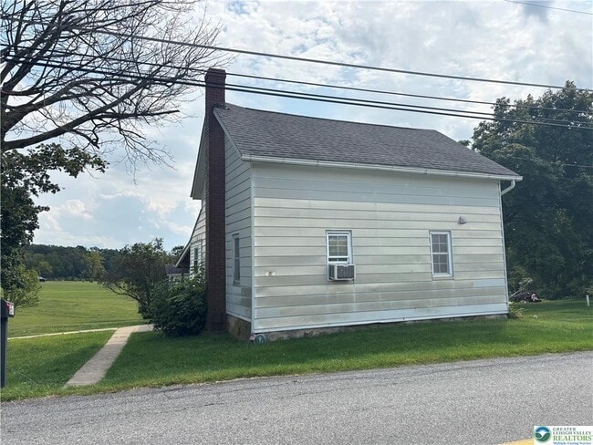 Photo - 654 Youngs Hill Rd