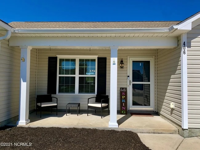 Photo - 406 Amaryllis Ln