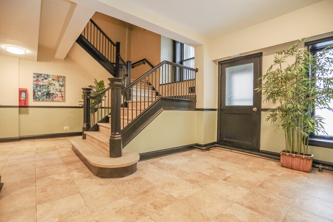 Photo - 7445 N Greenview Ave Unit 407