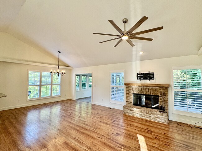 Photo - 220 Konawa Ln