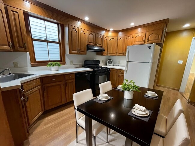 Photo - 338 K St Apartments Unit 1