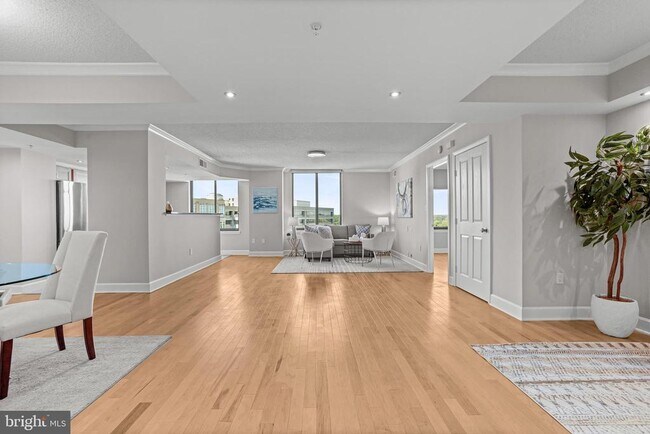 Building Photo - 1220 N Fillmore St Unit 602