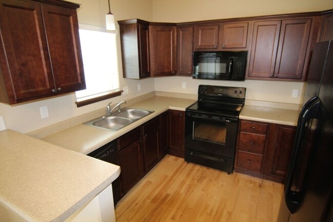 Photo - 4 Bedroom, 3 bath close to University