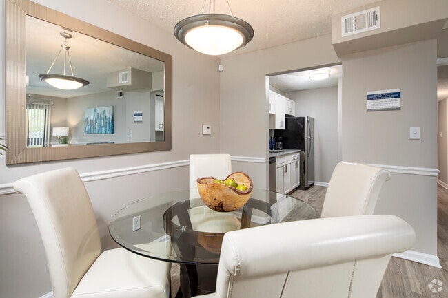 2 beds, 1.5 baths, 950 sq ft