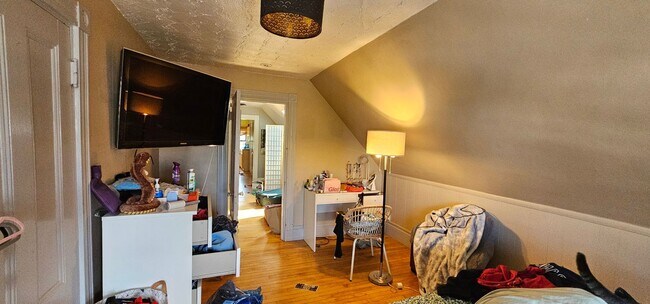Photo - 1.5 Bed Spacious Top-Floor Allston apt!