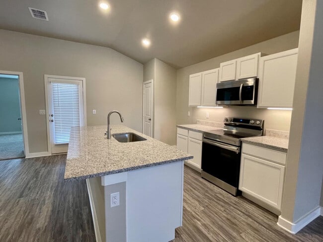 Photo - 13706 Avenue R
