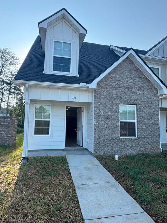 Building Photo - 201 Mountaindale Dr