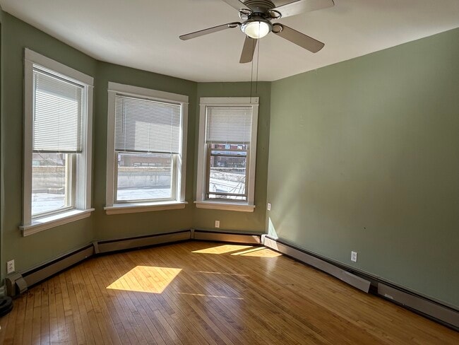 Photo - 2749 N Ashland Ave Unit 2nd floor