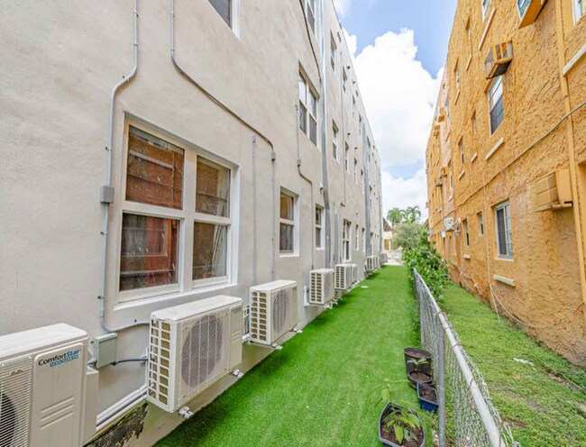 Photo - 1051 NW 2nd St Unit 12