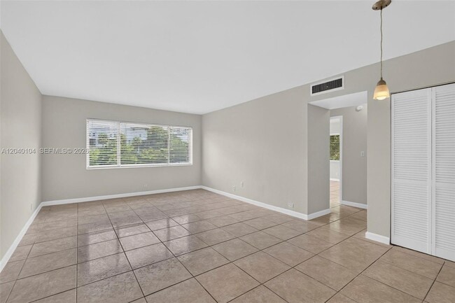 Photo - 151 SE 6th Ave Unidad 16