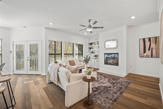 Building Photo - 6501 Columbia Oaks Ct Unit D8