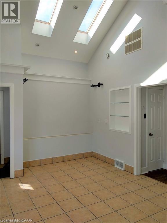 Photo - 410 Erb St. W