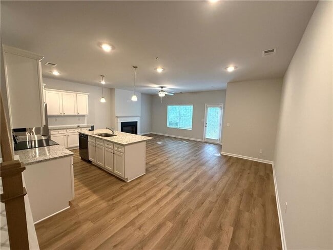 Photo - 401 Lanier Cir
