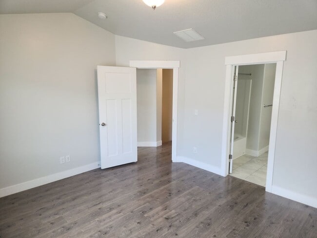 Photo - 4 Bedroom 2.5 Bathroom Lehi Townhome!