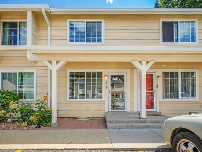 Building Photo - $2,295.00, 2-bed, 3-bath Condo in Westmins... Unit #20