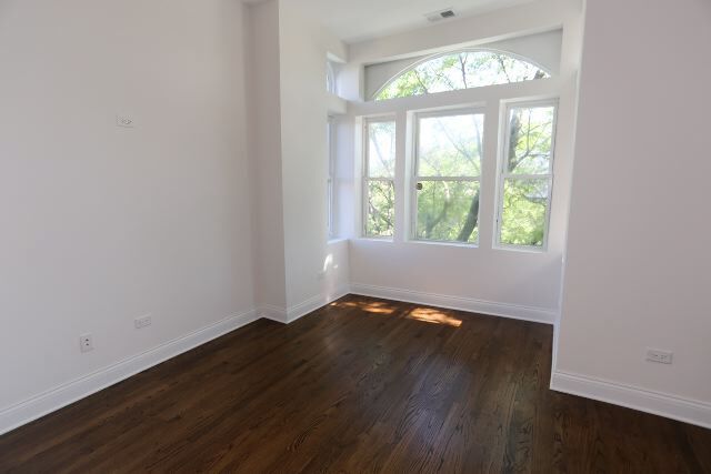 Photo - 1656 W Erie St Unidad S4