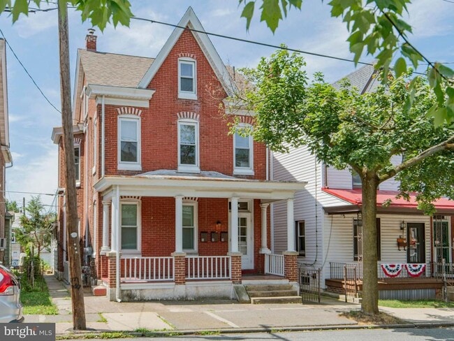 Photo - 14 W 3rd St House