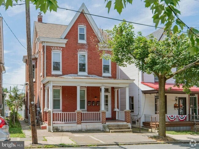 Building Photo - 14 W 3rd St Rental