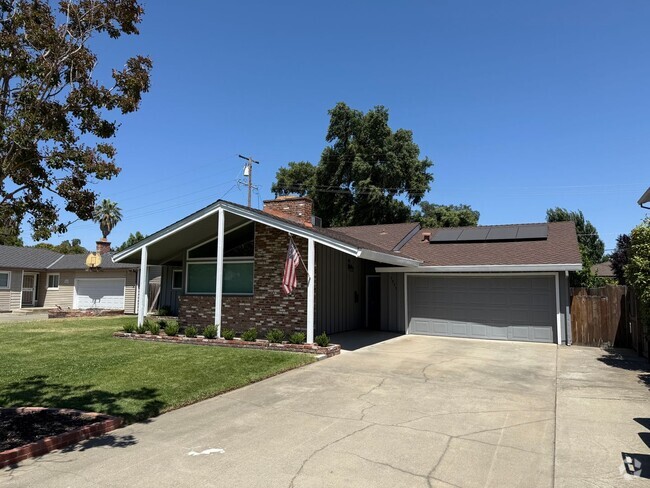 Building Photo - Charming 3-Bedroom Home with Pool in West ...