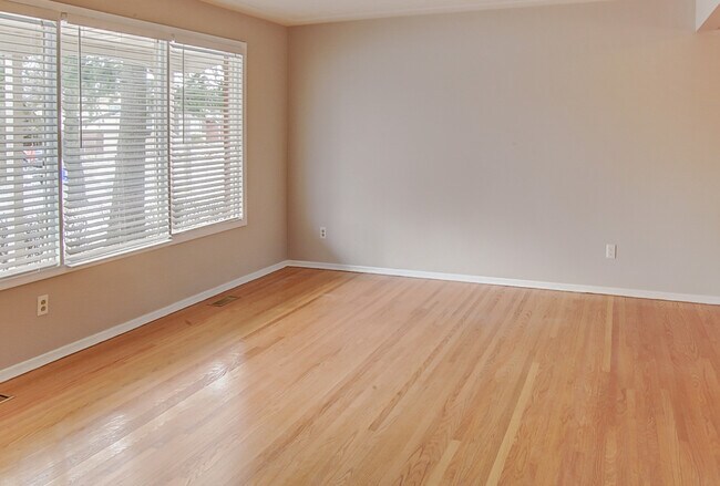 Photo - 315 Rosemount Dr