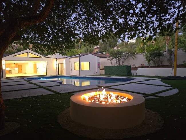 Photo - 4501 Canoga Dr