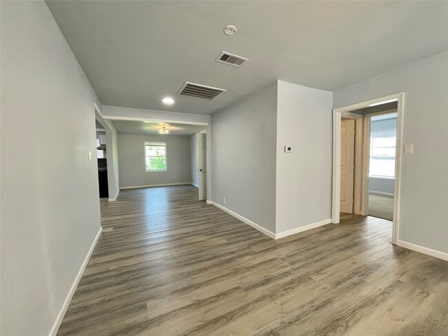 Photo - 150 Huisache St