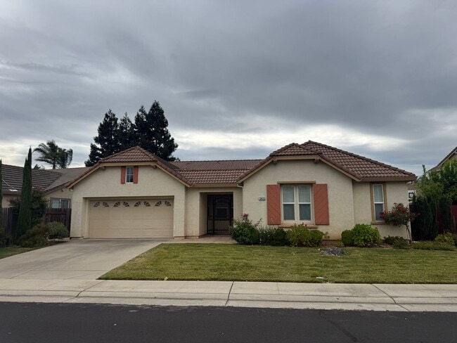 Building Photo - 4 bed | 3 bath | 2578 SF | 3 Car Garage | Single Story | Tenant pays $175 monthly for WS&G