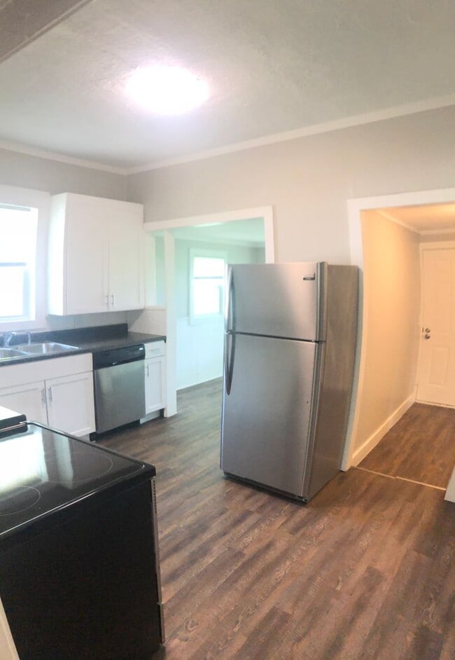 Photo - 1832 W Chestnut St