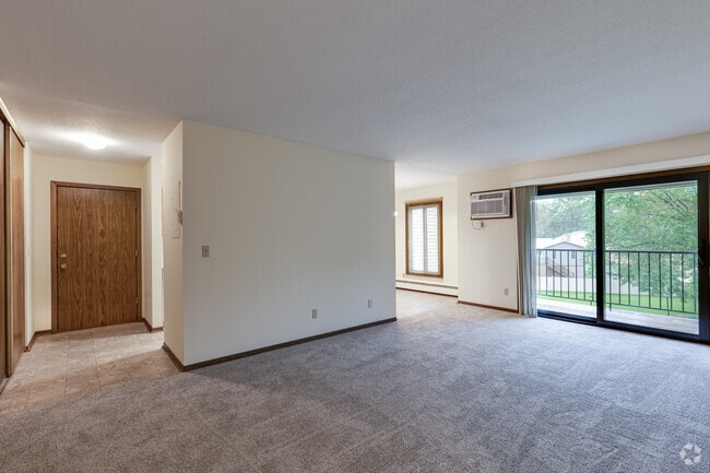 2BR, 1BA - 967SF - Living Room - Silver Oaks Court Apartments