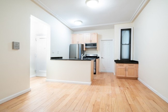 Photo - 111 E 89th St