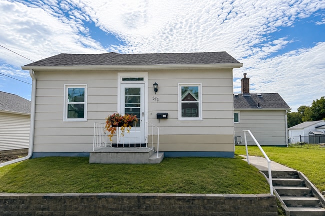 Building Photo - Charming 2-Bedroom Clinton Home with Garage!