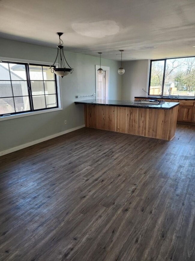 Photo - 3433 Willow St