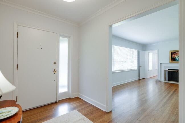 Photo - 5208 Gwynne Rd