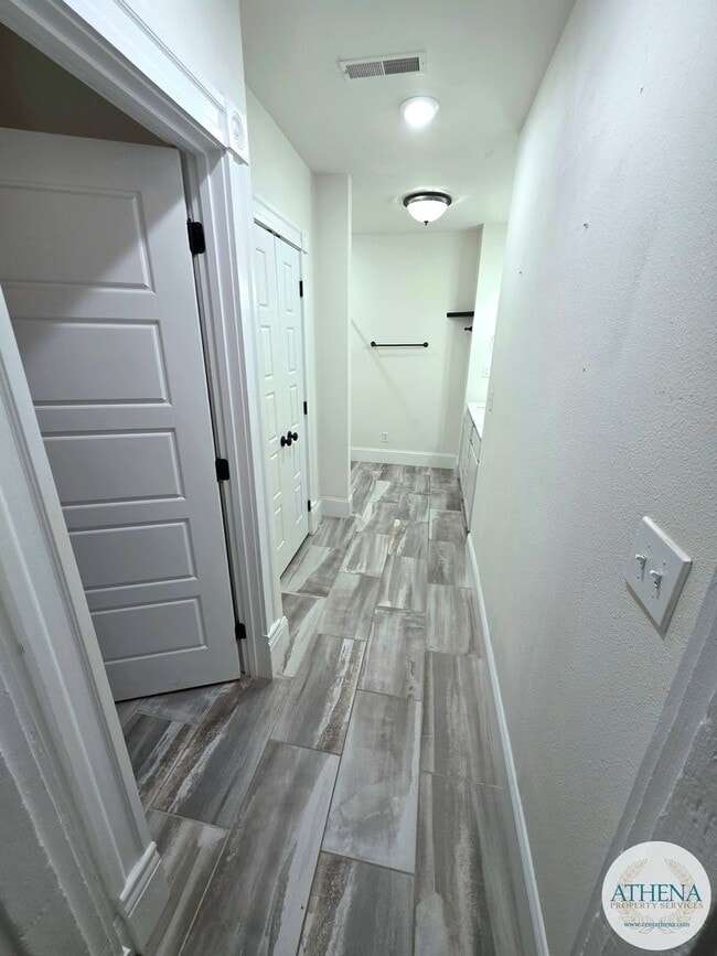 Photo - 1 Bedroom / 1 Bath Apartment Located on Broadway Street