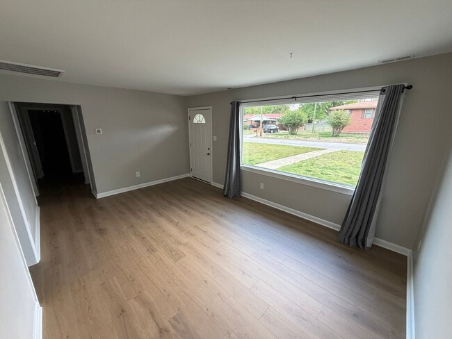 Photo - 1924 Hadley Rd